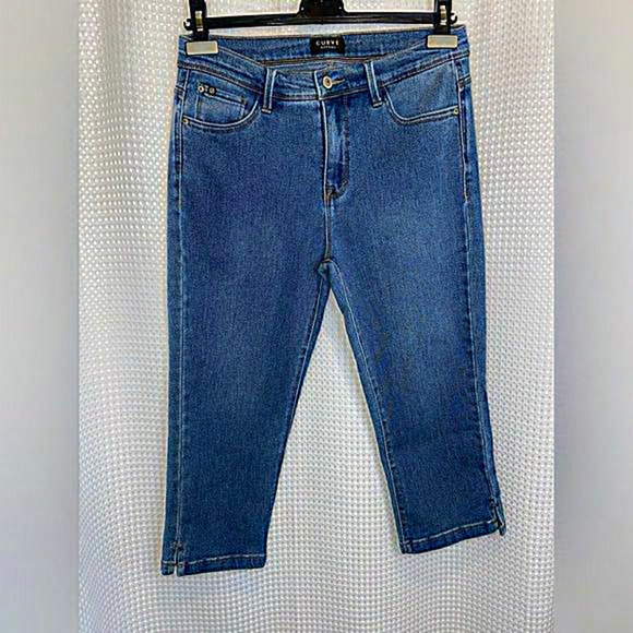 Women’s Curve Appeal stretchy medium blue denim Capri‎ Jeans size 10/30 - Picture 1 of 6